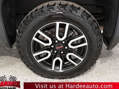 Used 2024 GMC Sierra 1500 AT4 w/ Technology Package AWD/4WD image 10
