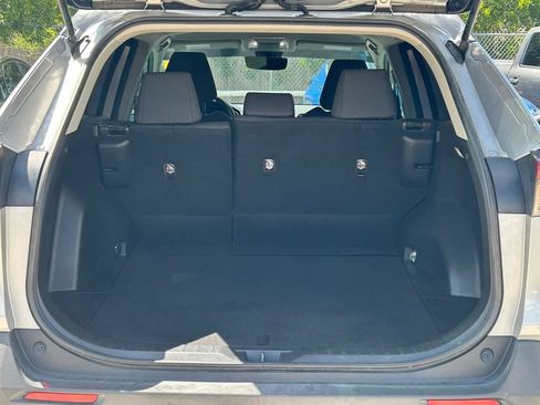 Used 2022 Toyota RAV4 LE FWD image 14
