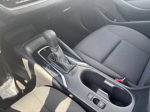 Used 2025 Toyota Corolla LE FWD image 34
