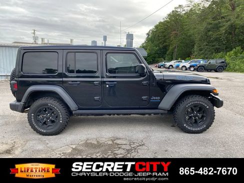 Used 2023 Jeep Wrangler Unlimited w/ Sun & Screen Package AWD/4WD image 4