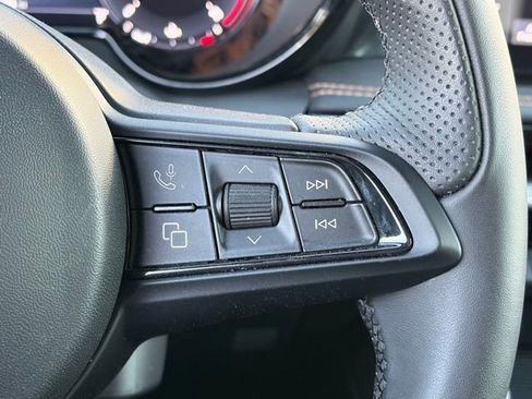 Used 2025 Alfa Romeo Tonale image 19