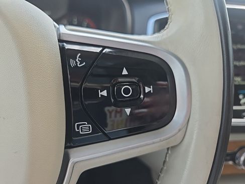 Used 2021 Volvo XC90 T6 Momentum image 44