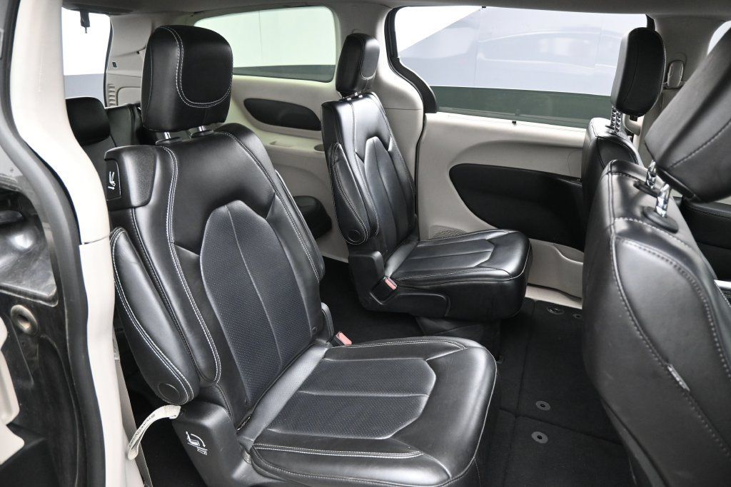 Used 2023 Chrysler Pacifica Touring-L FWD image 29