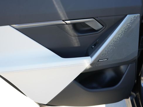 Used 2025 BMW i5 eDrive40i image 11