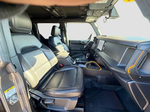 Used 2024 Ford Bronco Badlands image 15