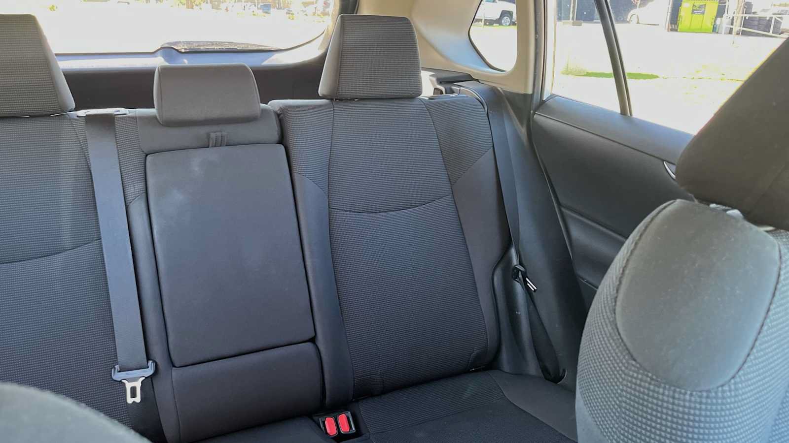 Used 2019 Toyota RAV4 LE FWD image 32