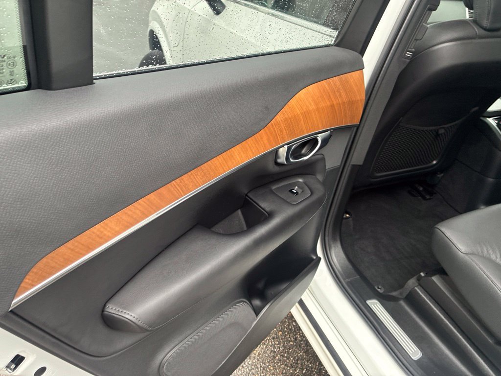 Certified 2024 Volvo XC90 T8 Plus w/ Protection Package Premier AWD/4WD image 11