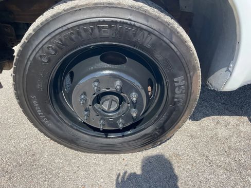 Used 2001 Ford F550 4x4 Regular Cab Super Duty image 53