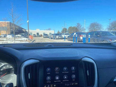 Used 2024 GMC Terrain SLT image 17