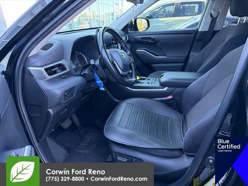 Used 2022 Toyota Highlander LE AWD/4WD image 14