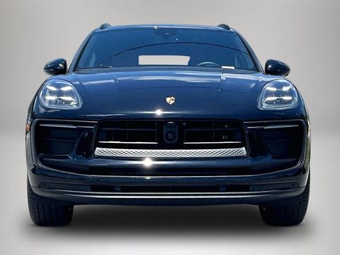 Used 2025 Porsche Macan AWD/4WD image 3
