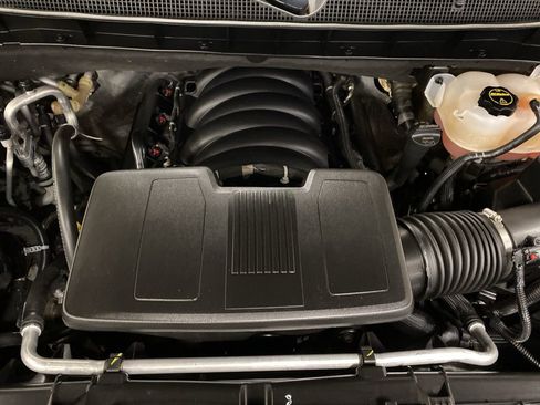 Used 2025 Chevrolet Suburban Z71 AWD/4WD image 4