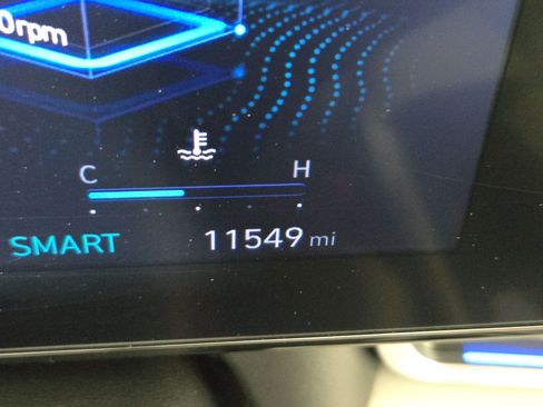 Used 2025 Hyundai Elantra Limited FWD image 18