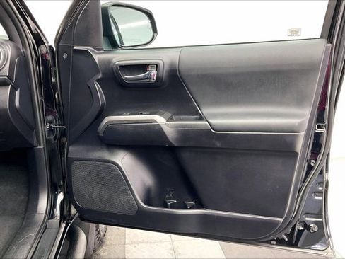 Used 2020 Toyota Tacoma TRD Off-Road image 27