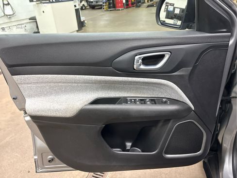 Used 2022 Jeep Compass Latitude image 42