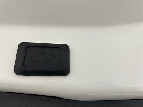 New 2025 Toyota RAV4 XLE image 19