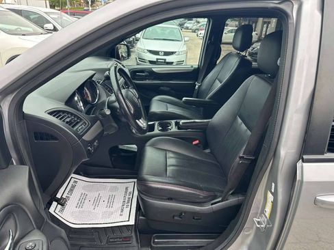 Used 2018 Dodge Grand Caravan GT FWD image 12