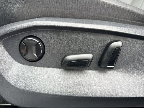 Used 2024 Volkswagen Tiguan SE R-Line image 12