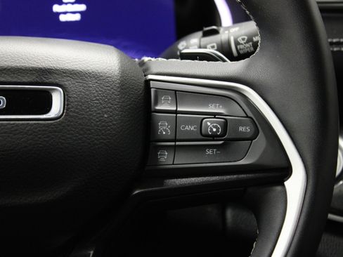 Used 2023 Jeep Grand Cherokee Altitude AWD/4WD image 23