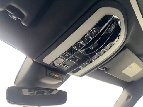 Used 2022 Porsche Macan image 69