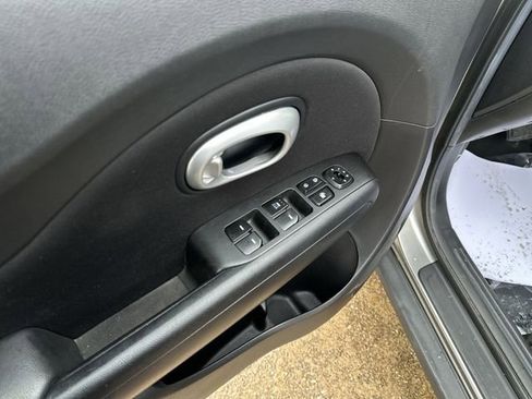 Used 2015 Kia Soul image 11