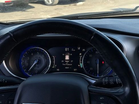 Used 2020 Chrysler Pacifica Touring w/ Advanced Safetytec Group image 7