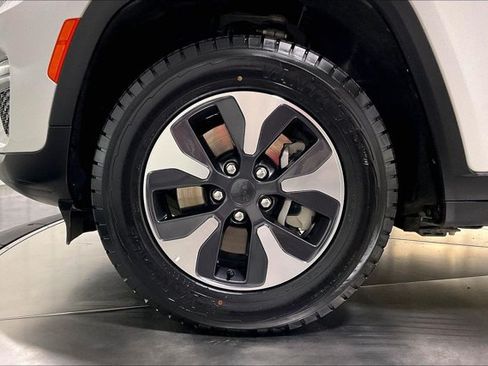 Used 2024 Jeep Grand Cherokee Limited 4xe AWD/4WD image 9