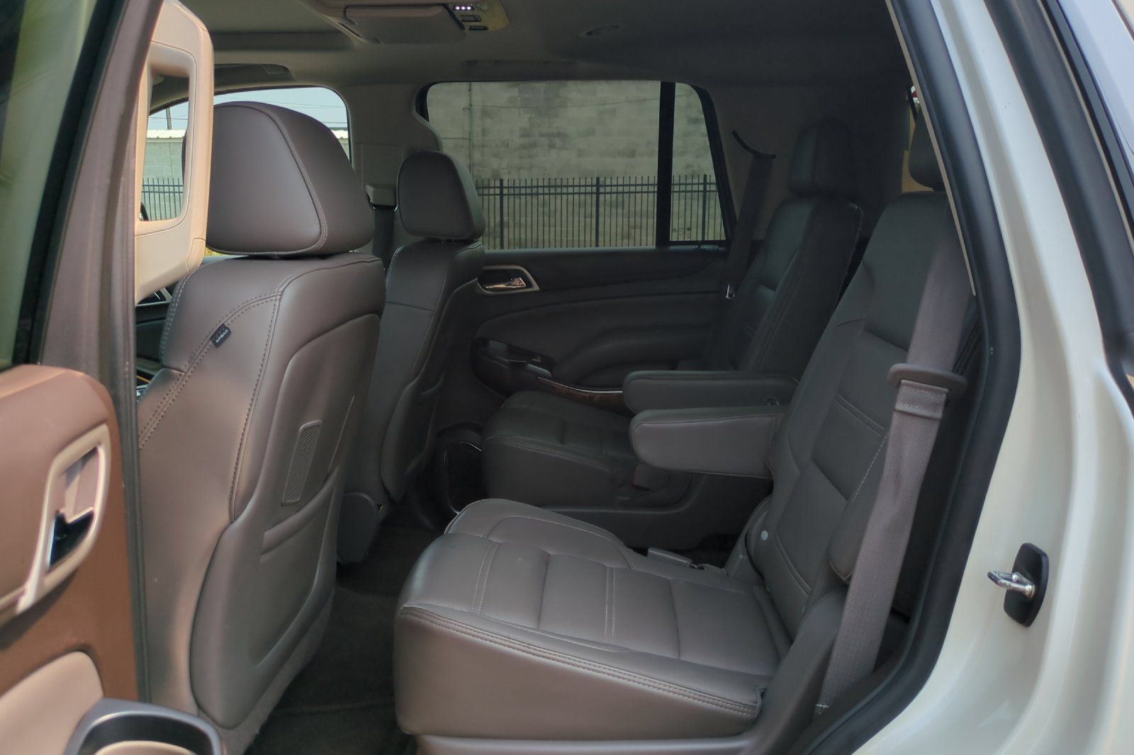 Used 2015 GMC Yukon Denali w/ Premium Package AWD/4WD image 13