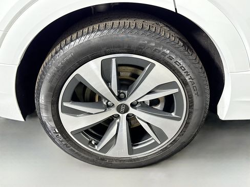 Used 2024 Audi Q8 e-tron Premium Plus w/ Premium Plus Package image 33