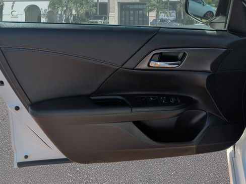 Used 2017 Honda Accord Sport image 8