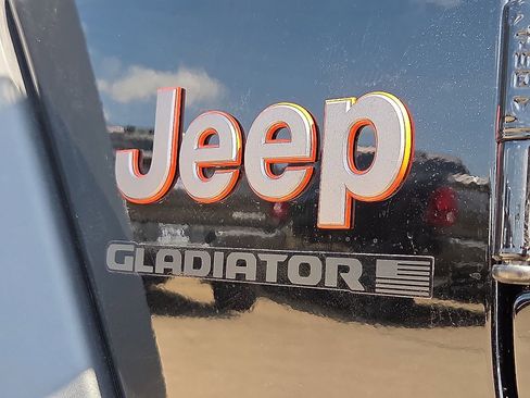 New 2025 Jeep Gladiator Mojave w/ Steel Bumper Group AWD/4WD image 9