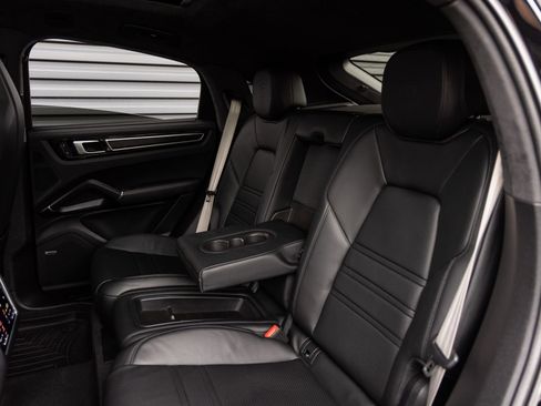 Certified 2022 Porsche Cayenne GTS AWD/4WD image 27