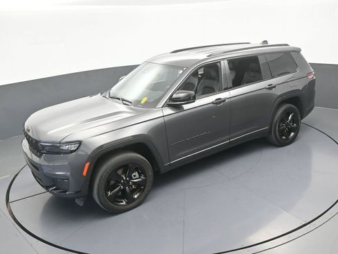 Used 2023 Jeep Grand Cherokee L Laredo image 46