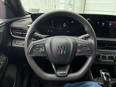 Used 2025 Buick Envista Preferred FWD image 30