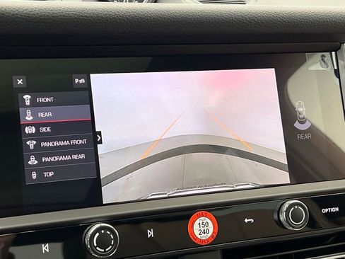 Certified 2025 Porsche Macan image 15