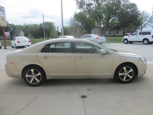 Used 2011 Chevrolet Malibu LT w/ Power Convenience Package FWD image 2