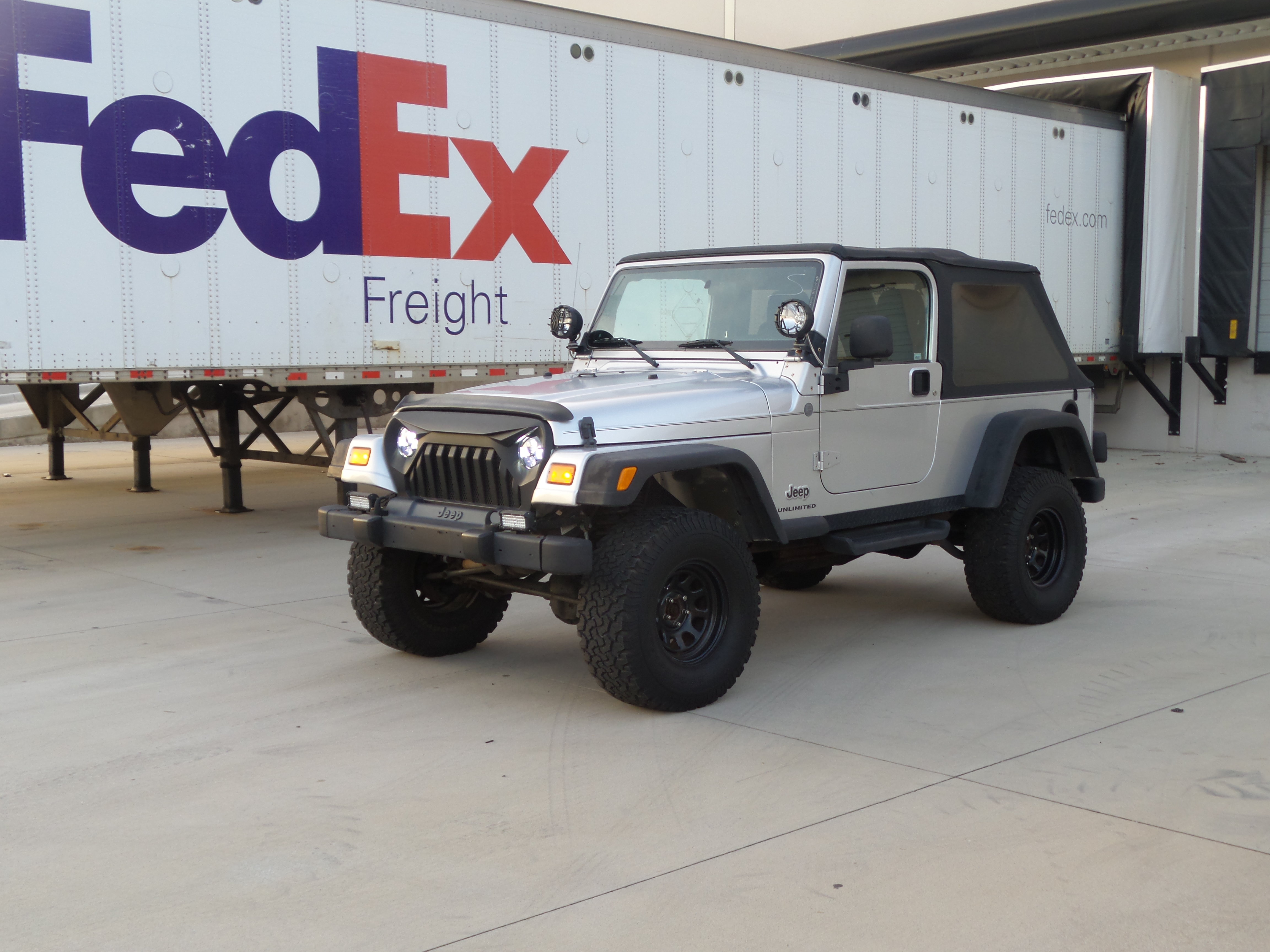 Used 2004 Jeep Wrangler 4WD image 2
