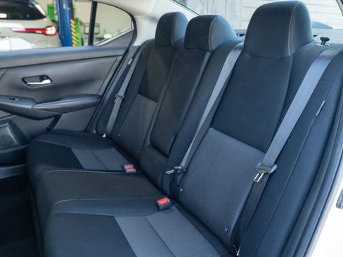 Used 2022 Nissan Sentra SV FWD image 17