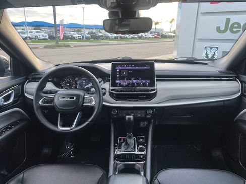 Used 2025 Jeep Compass Limited image 45