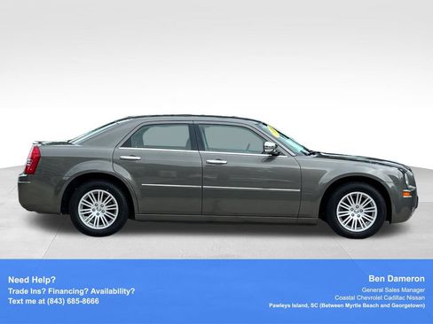 Used 2010 Chrysler 300 Touring RWD image 4