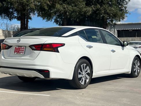 Used 2024 Nissan Altima 2.5 S image 3