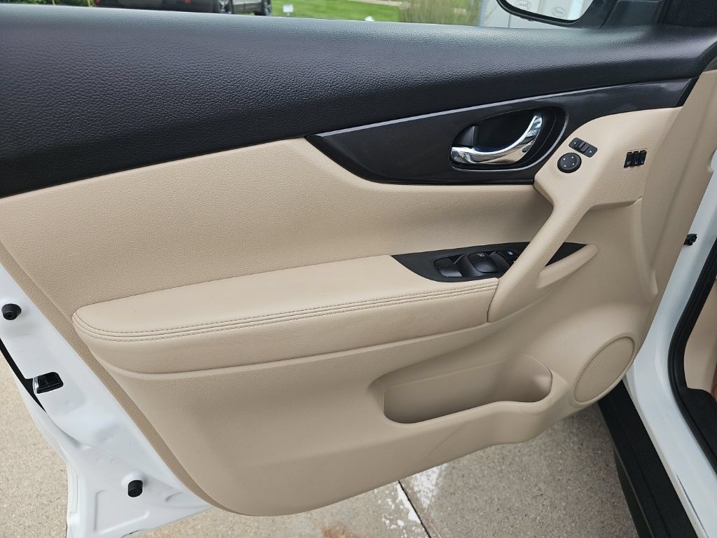Used 2020 Nissan Rogue SV w/ Sun & Sound Touring Package AWD/4WD image 20