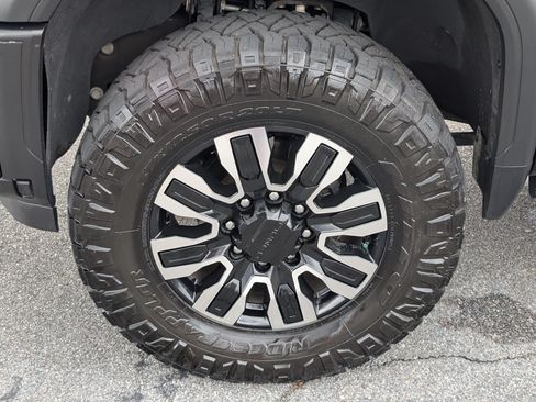 Used 2024 GMC Sierra 2500 Denali Ultimate AWD/4WD image 13