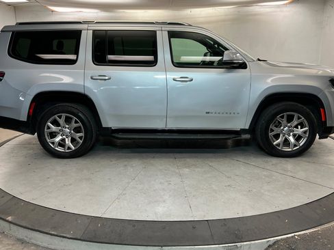 Used 2022 Jeep Wagoneer Series II AWD/4WD image 6