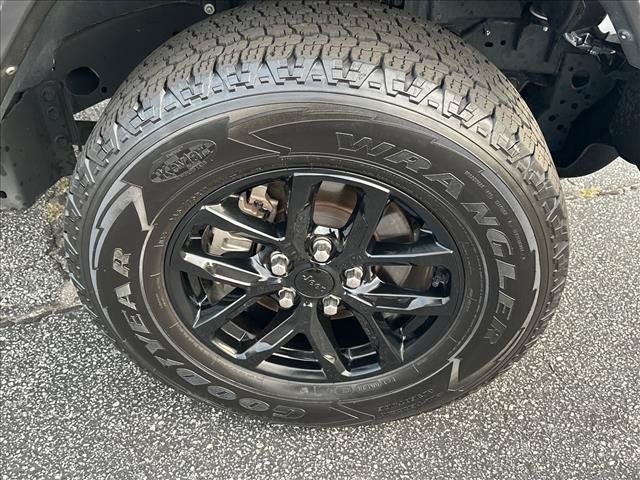 Used 2023 Jeep Gladiator Sport AWD/4WD image 31