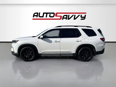 Used 2024 Honda Pilot Touring image 4