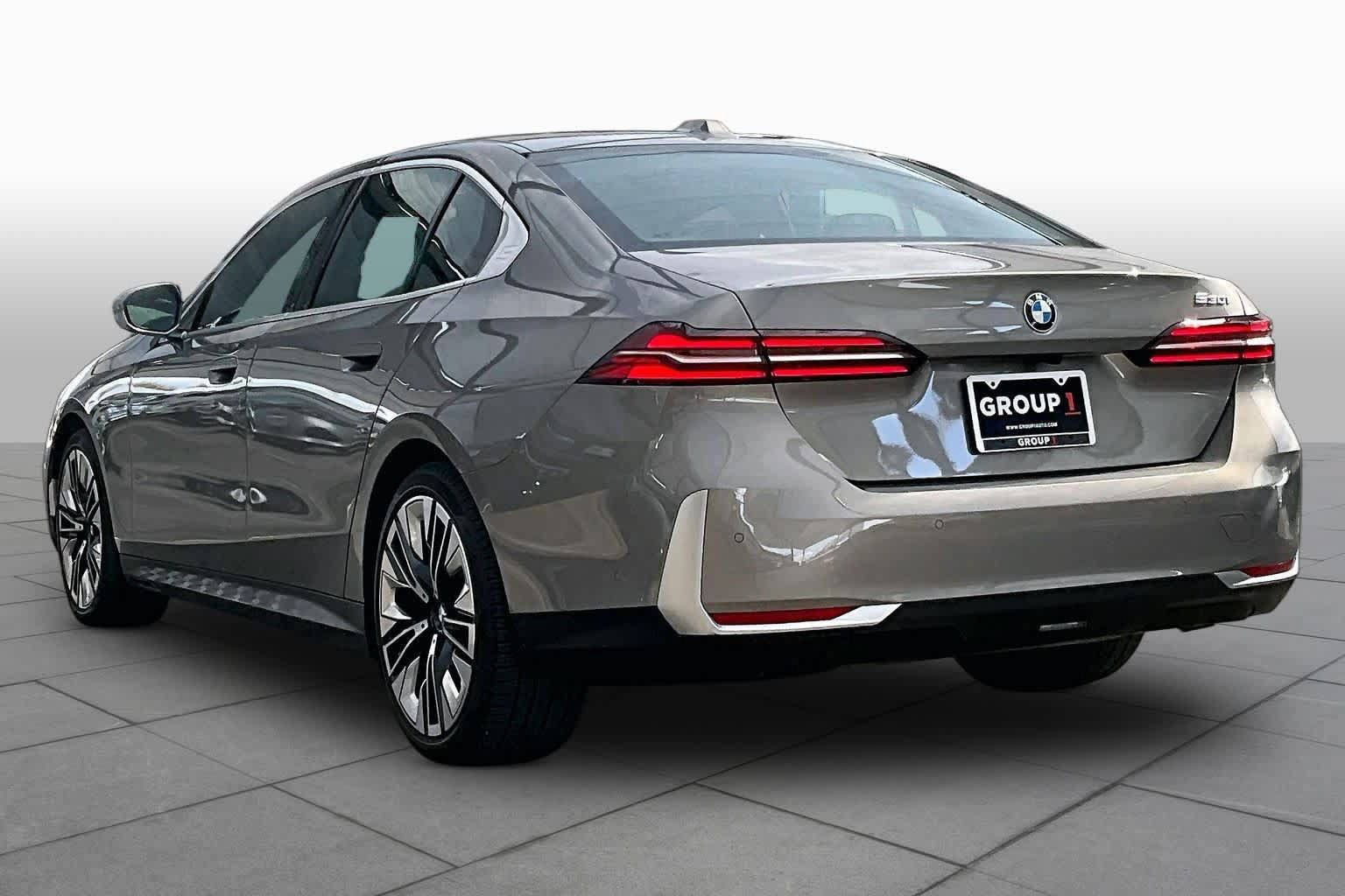 Used 2025 BMW 530i w/ Premium Package RWD image 12