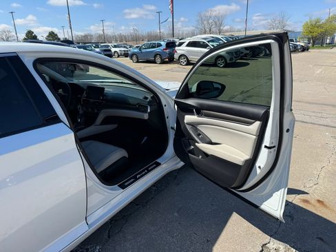 Used 2018 Honda Accord LX image 21
