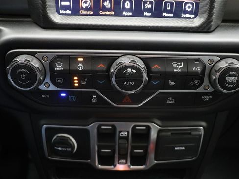 Used 2023 Jeep Wrangler Unlimited w/ Cold Weather Group AWD/4WD image 24