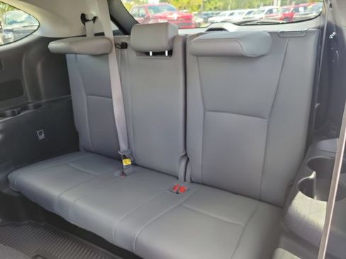 Used 2024 Toyota Highlander XLE FWD image 20